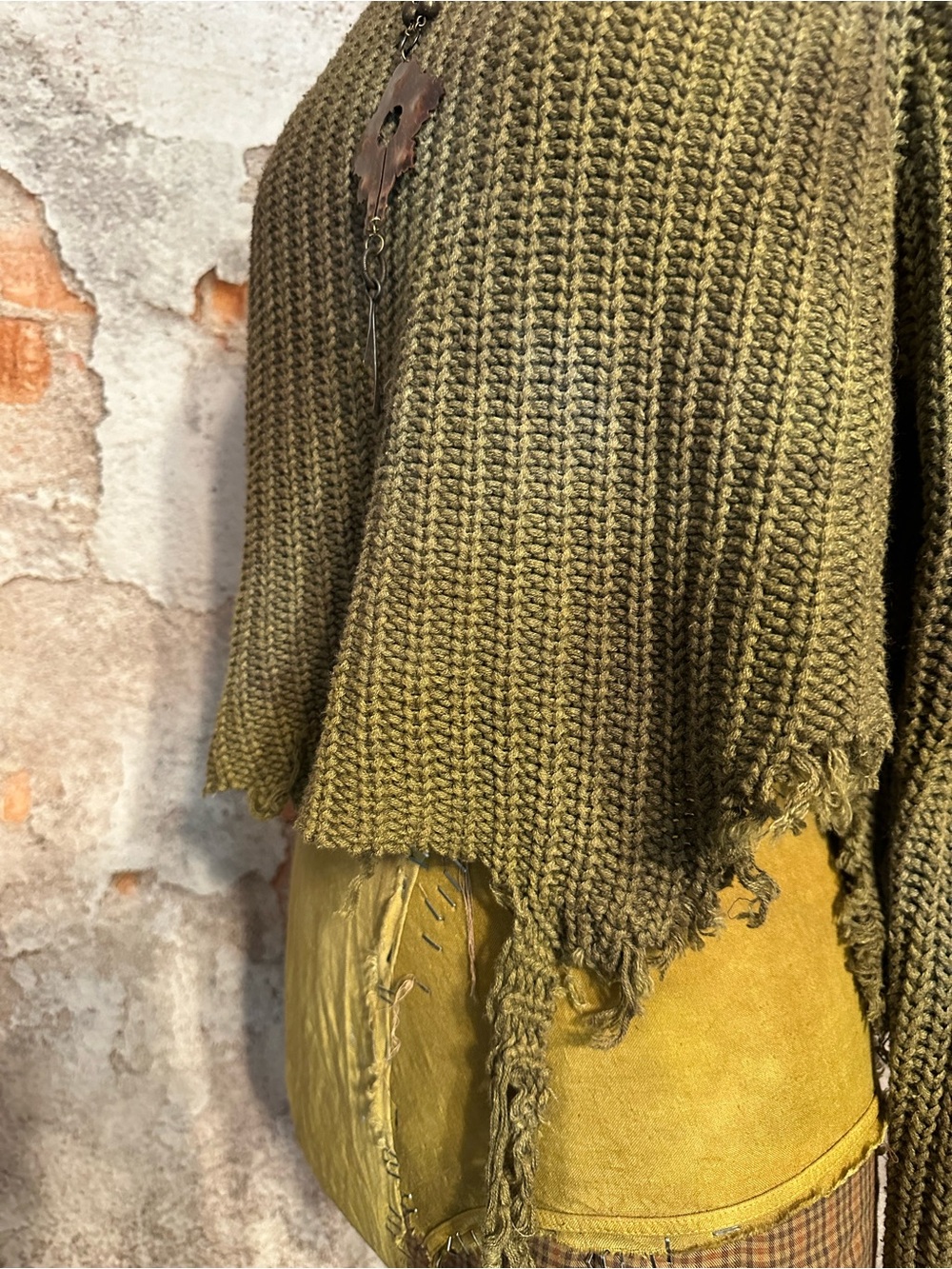 heavily distressed burnished sweater - Picture 4 of 12